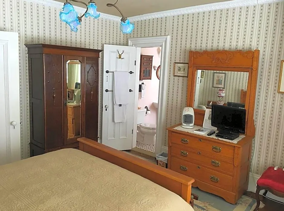A Seafaring Maiden Bed And Breakfast-1