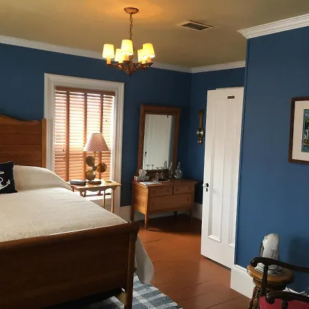 A Seafaring Maiden Bed And Breakfast-2
